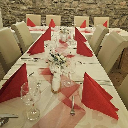 Hotel U Mesta Prahy Náchod Buitenkant foto