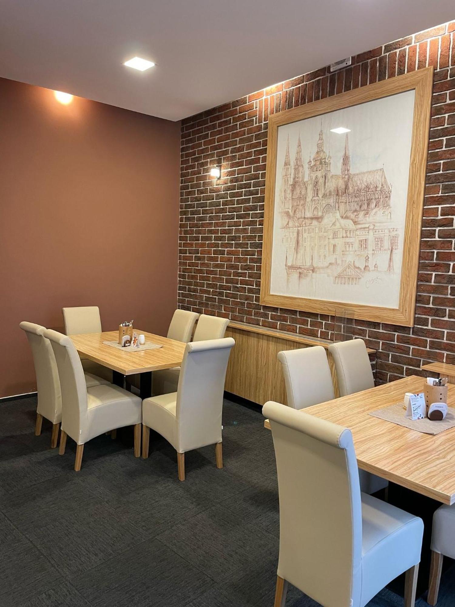 Hotel U Mesta Prahy Náchod Buitenkant foto