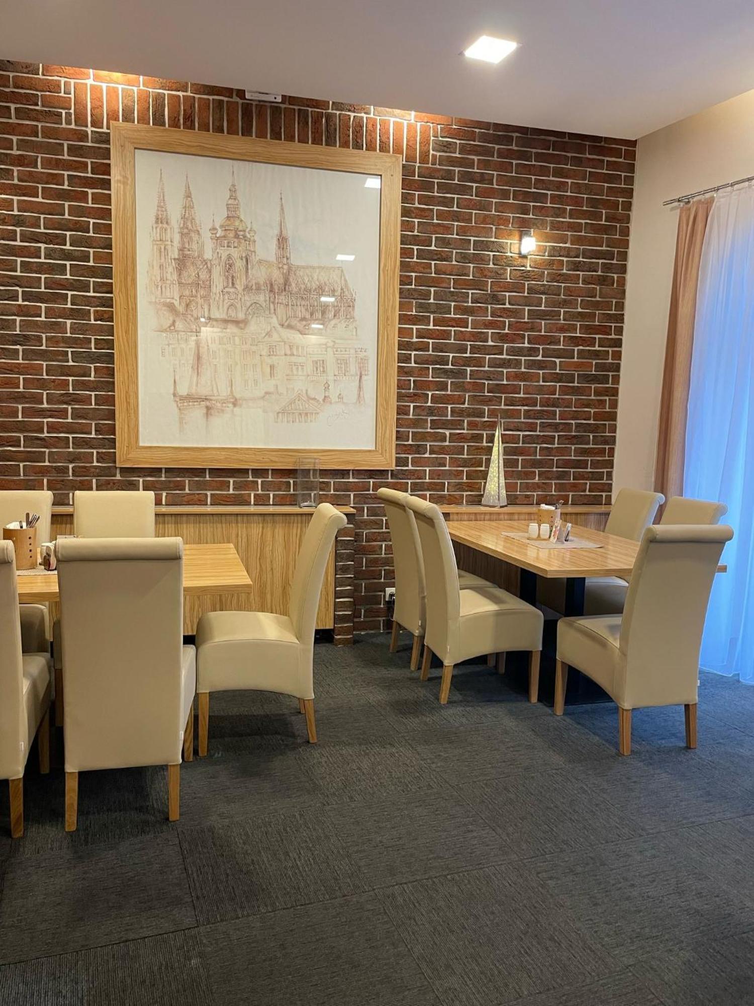 Hotel U Mesta Prahy Náchod Buitenkant foto