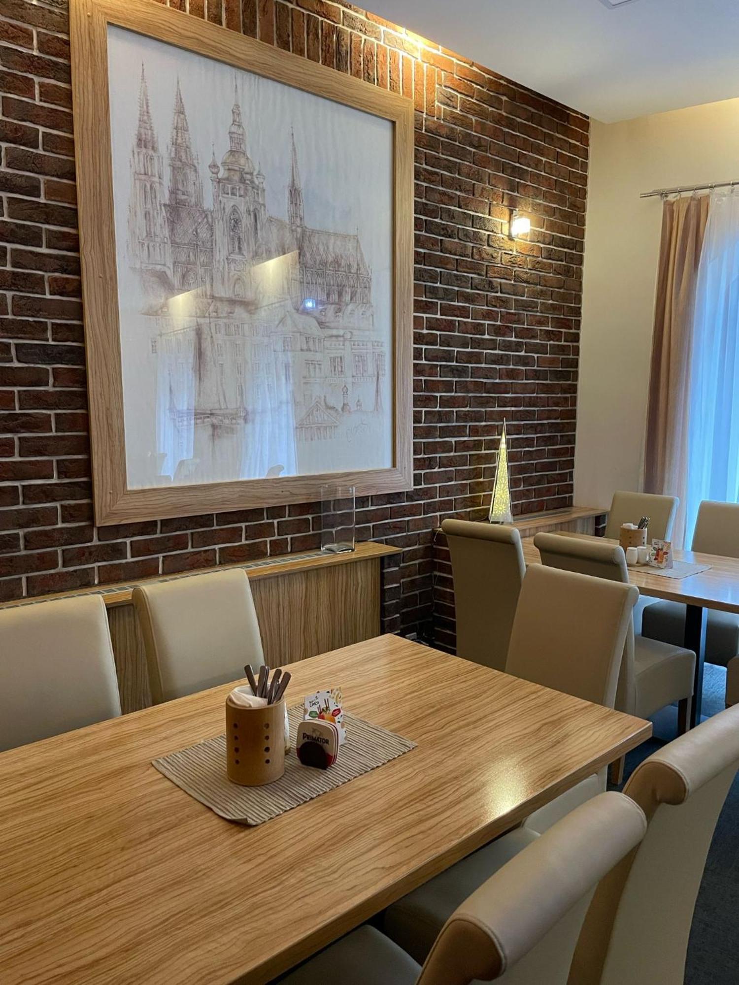 Hotel U Mesta Prahy Náchod Buitenkant foto