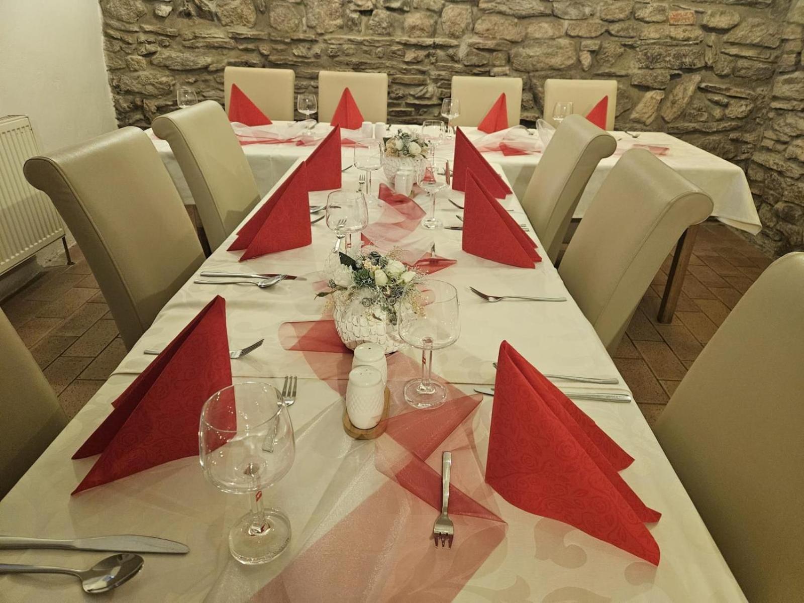Hotel U Mesta Prahy Náchod Buitenkant foto